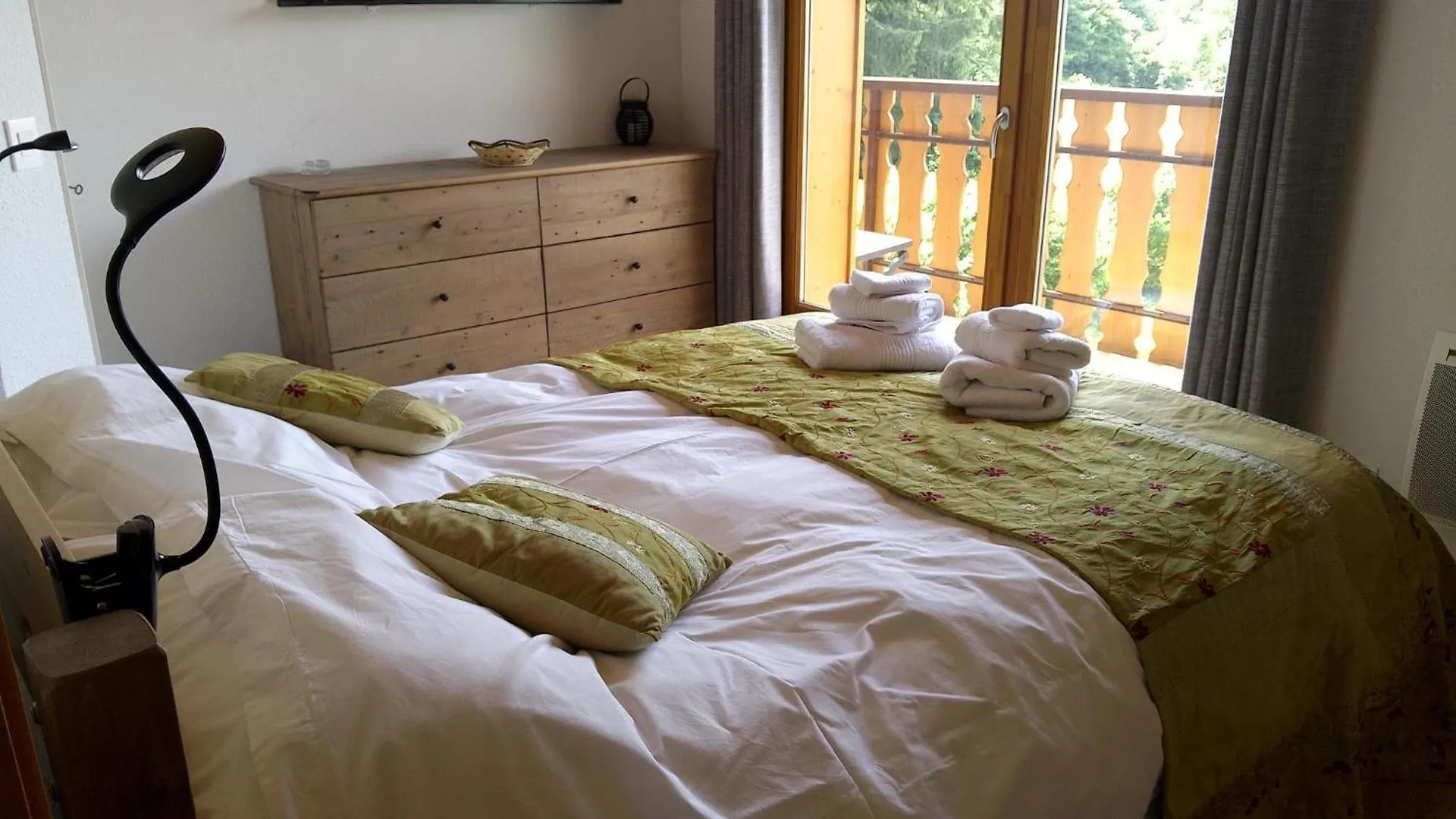 Stunning Apartment With Views Over Lake Geneva Thollon-les-Memises